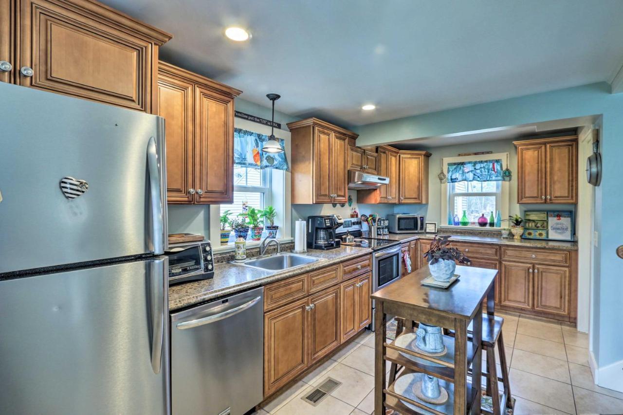 Remodeled Farmhouse In Waterford Near 2 Beaches! Экстерьер фото